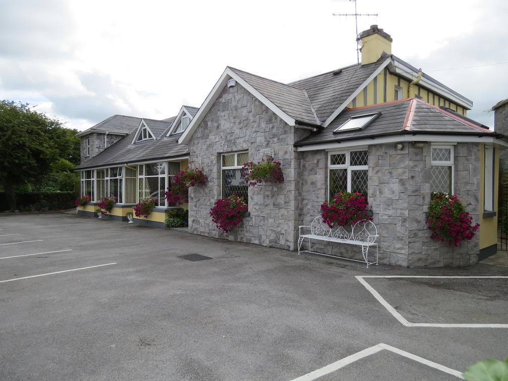 Grey Gables B&B 恩尼斯 外观 照片