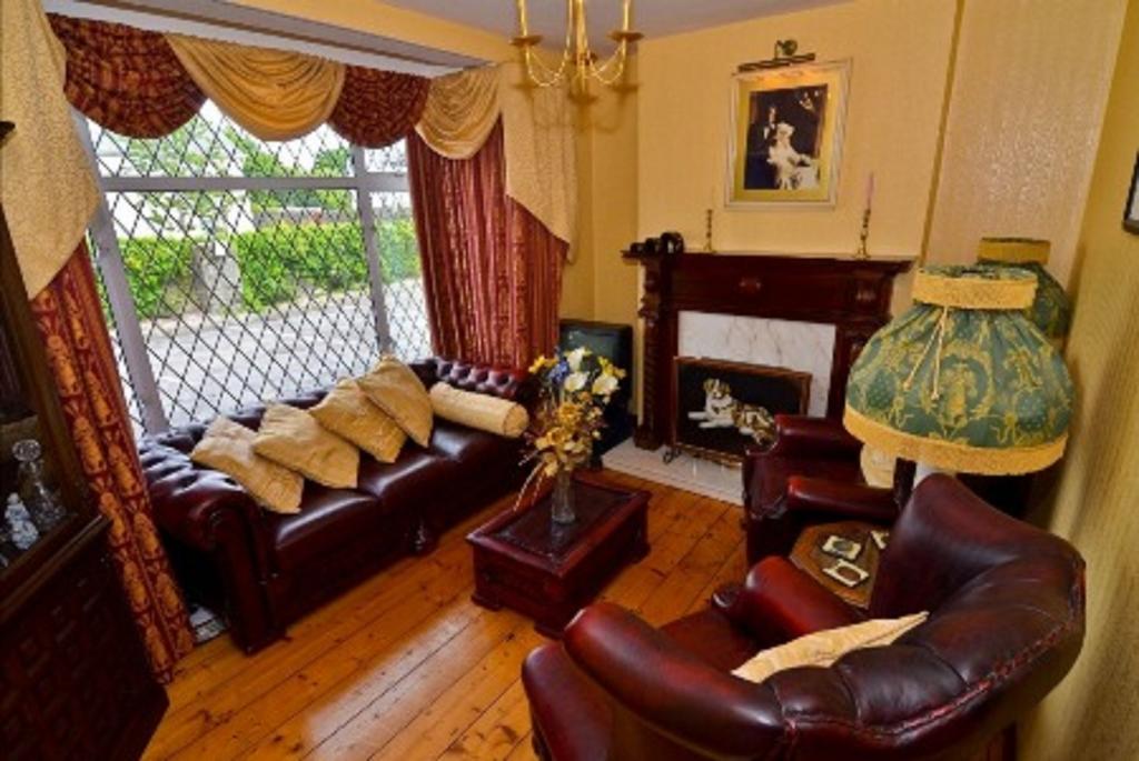Grey Gables B&B 恩尼斯 外观 照片
