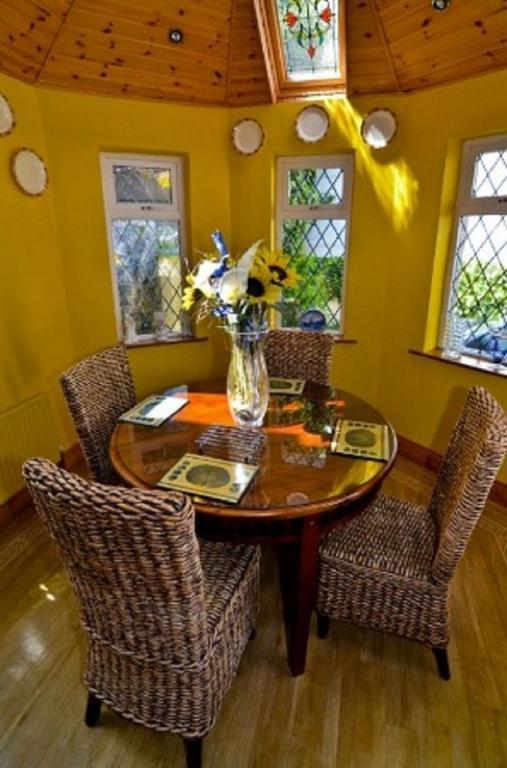 Grey Gables B&B 恩尼斯 外观 照片